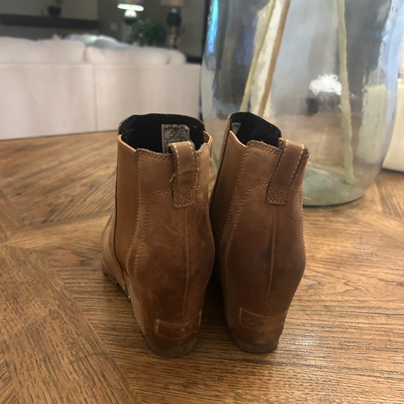 Sorel Stylish Tan Ankle Boots - Picture 2 of 3